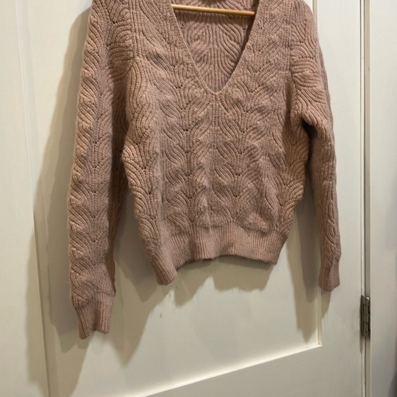 MINKPINK Cream V-Neck Sweater Classic Knit - Picture 1 of 15